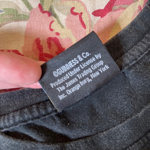 Vintage GUINNESS Size XL Toucan Graphic Tee Black Tee T-Shirt Distressed  Beer - Picture 9 of 11